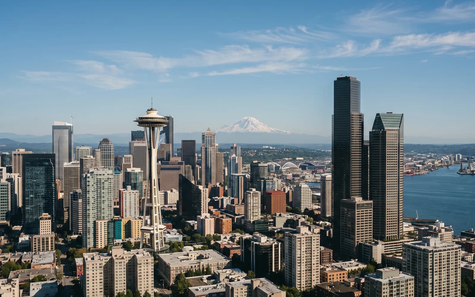The Seattle skyline in clear daytime light